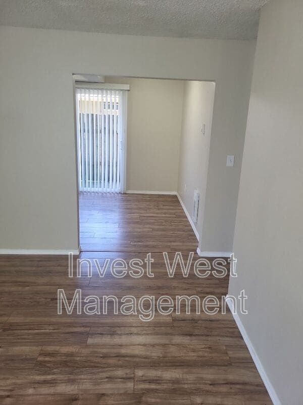 Building Photo - 2815 E 19 St