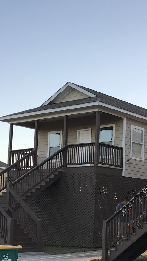 Primary Photo - 303 Lac Bleu Ave