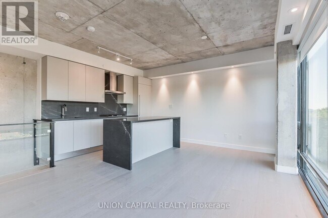 Building Photo - 246 Logan Ave