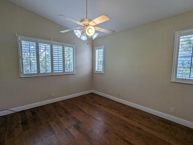 Foto del edificio - 3189 Laurel Ridge Cir