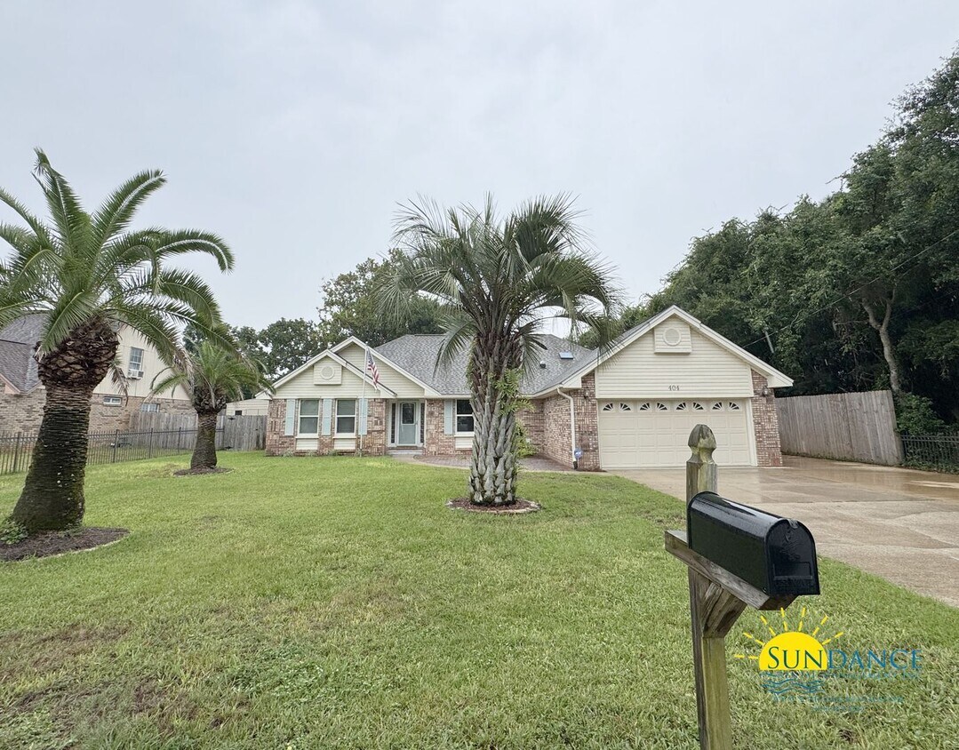 Primary Photo - Stunning 3-Bedroom Home Near Hurlburt Fiel...