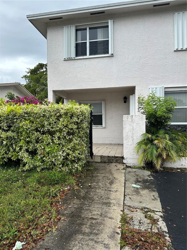 Primary Photo - 20535 SW 92nd Ct