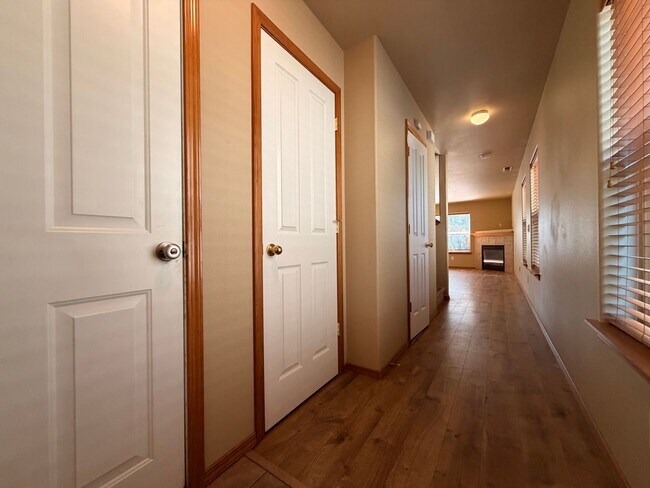 Building Photo - 2988 SW Indian Cir