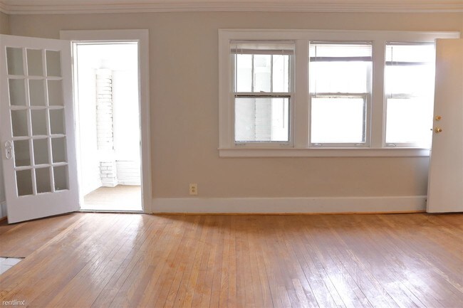 Foto del edificio - 3 br, 1 bath Flat - 2531 Pingree St Unit 1