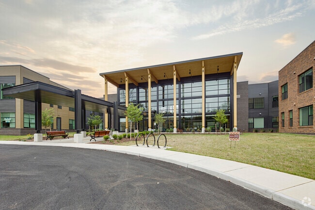 Frente - The Lodge at Autumn Willow Senior Apartments