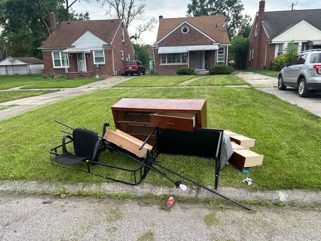 Building Photo - 18299 Glastonbury Rd