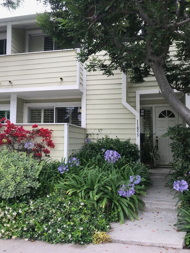 Foto principal - 3 Bedroom 2.5 bath Townhome