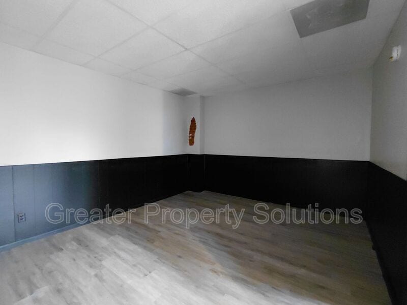 Foto del edificio - 416 1/2 Commercial Ave