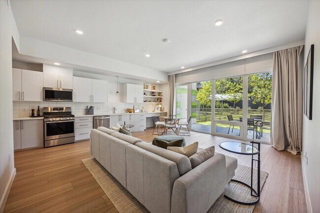 Foto del edificio - 4004 Banister Ln