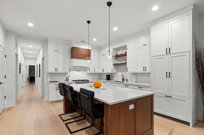 Foto del edificio - 1511 W Irving Park Rd