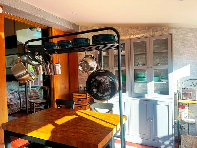 Foto del edificio - Cozy and Fully Furnished Burlingame Studio!