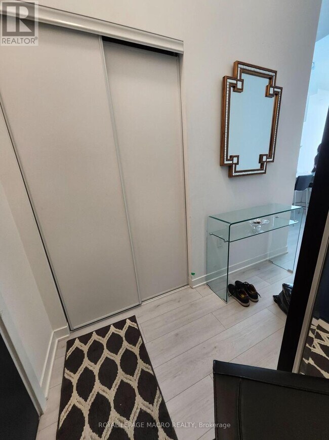 Photo du bâtiment - 395 Dundas St W