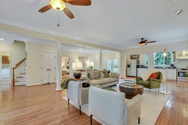 Building Photo - 109 E Point Dr