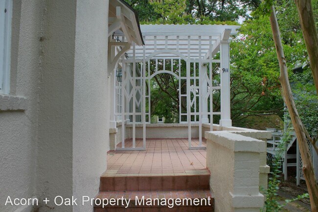Foto del edificio - 3 br, 1 bath House - 911 Monmouth Ave.