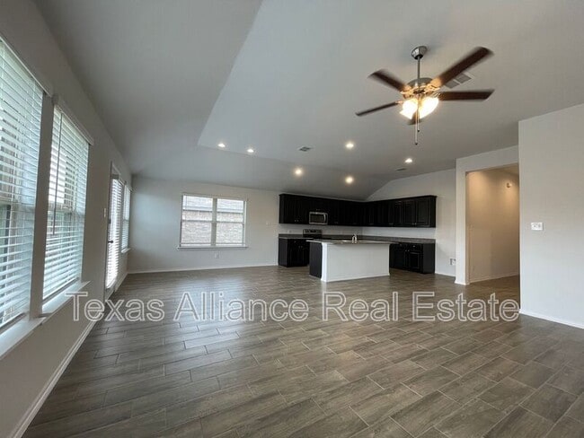 Building Photo - 5816 Utopia Dr