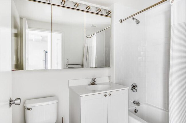 Foto del edificio - 1 bedroom in Queens NY 11109