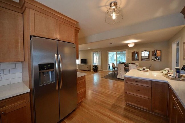 Building Photo - 1398 Santa Fe Dr