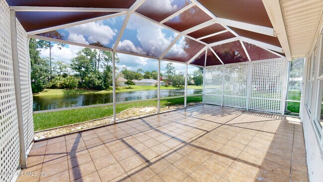 Building Photo - 2083 Forest Gate Dr E