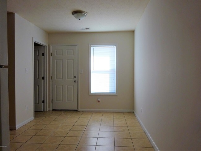 Building Photo - 136 Lainmark Dr