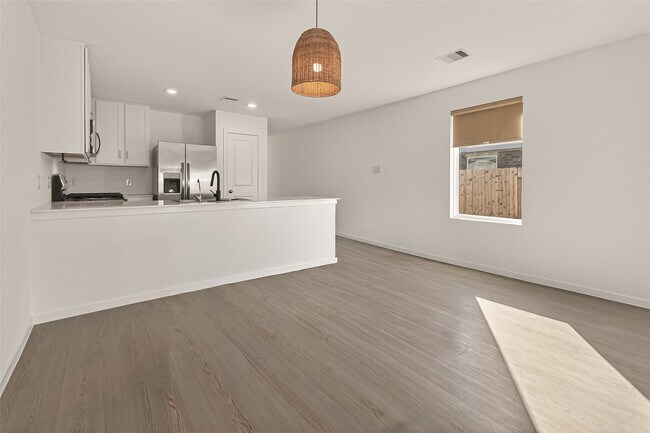 Building Photo - 6915 Lilac Vine Ln