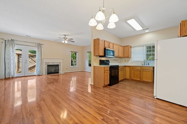 Building Photo - 79 Forest Oaks Dr