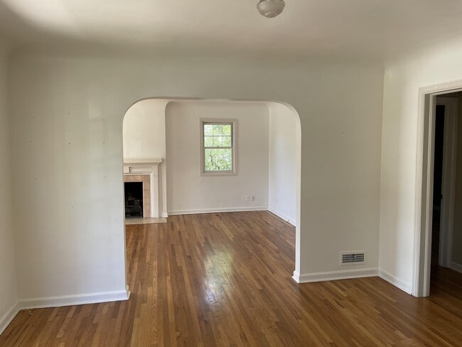 Building Photo - 1547 S Hollywood Ave