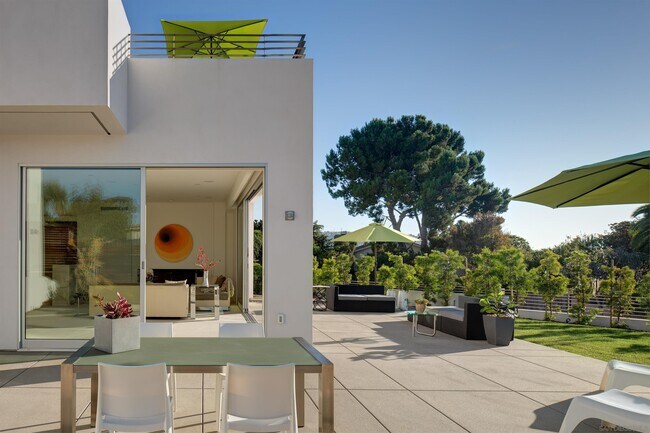 Foto del edificio - 8665 Glenwick Ln