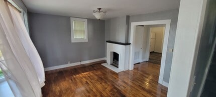 Building Photo - 109 S 9th St