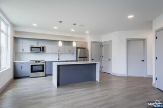 Building Photo - 1435 10th St