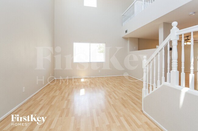 Foto del edificio - 718 Azure Banks Ave
