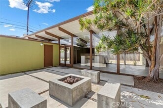 Building Photo - 840 E Palmdale Ave