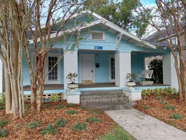 Building Photo - 817 College Ave