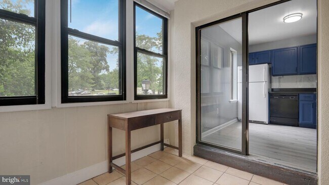 Foto del edificio - 9653 White Acre Rd