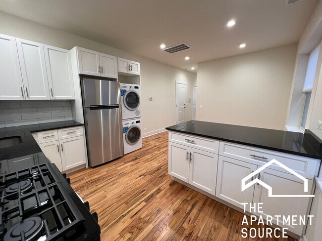 Foto del edificio - 3230 N Clark St