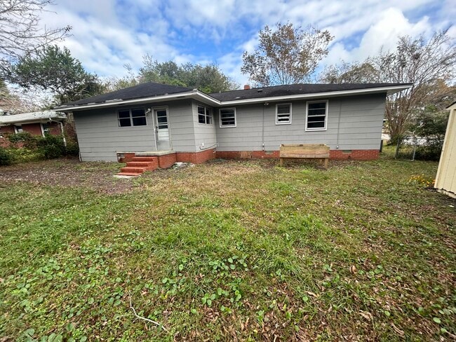 Building Photo - 219 Wood Dale Dr