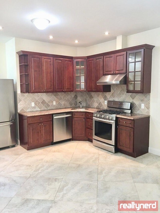 Foto principal - 466 Bay Ridge Ave