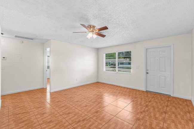Building Photo - 4867 Gulfstream Rd