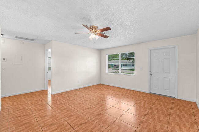 Foto del edificio - 4867 Gulfstream Rd