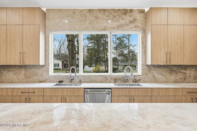 Building Photo - 152 Ampere Ave