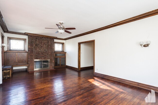 Building Photo - 4411 N Hermitage Ave