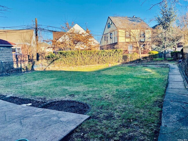 Foto del edificio - 69-21 Utopia Pkwy