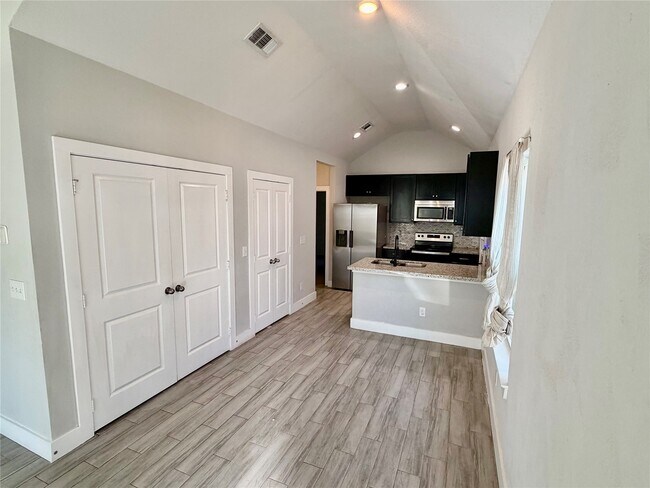 Building Photo - 854 Omeara