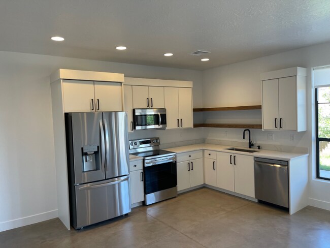 Foto del edificio - 676 676 W Lava Pointe Dr