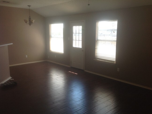 Foto del edificio - 2408 Tracey Ann Ln