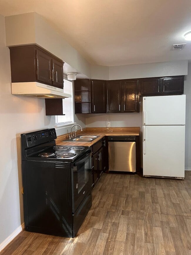 Foto del edificio - 906 Sagebrush Rd