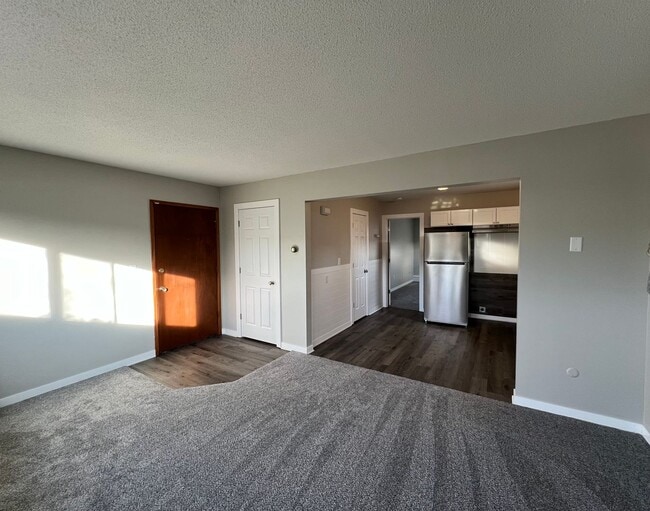 Foto del edificio - Recently Renovated 1-bed, 1-bath Apartment with Garage