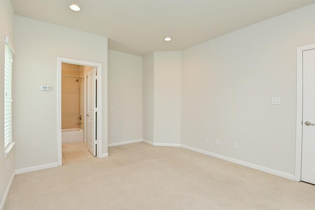 Building Photo - 2223 Chenevert St