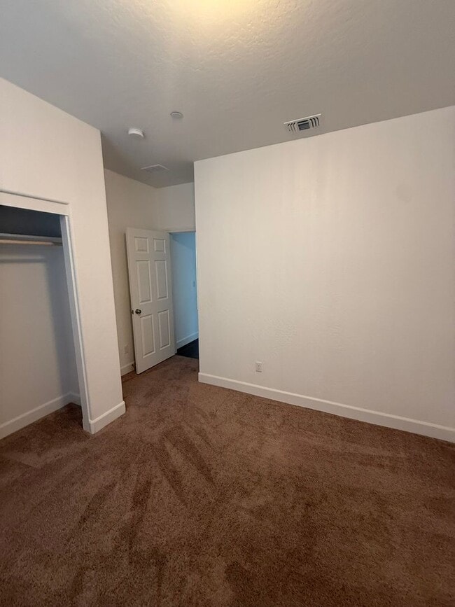 Foto del edificio - HALF OFF 1ST MONTHS RENT