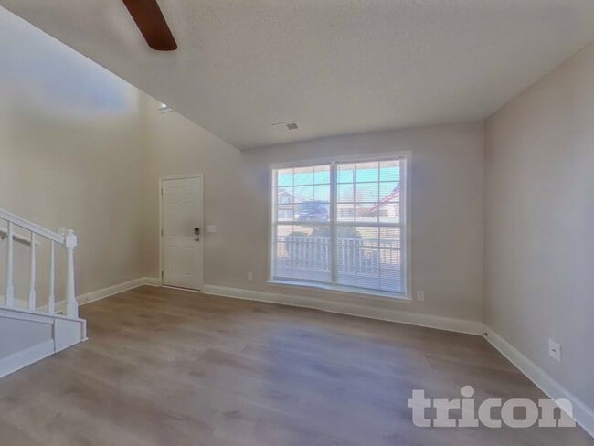 Building Photo - 131 Mews Ct