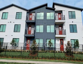 Building Photo - 3235 Dallas St